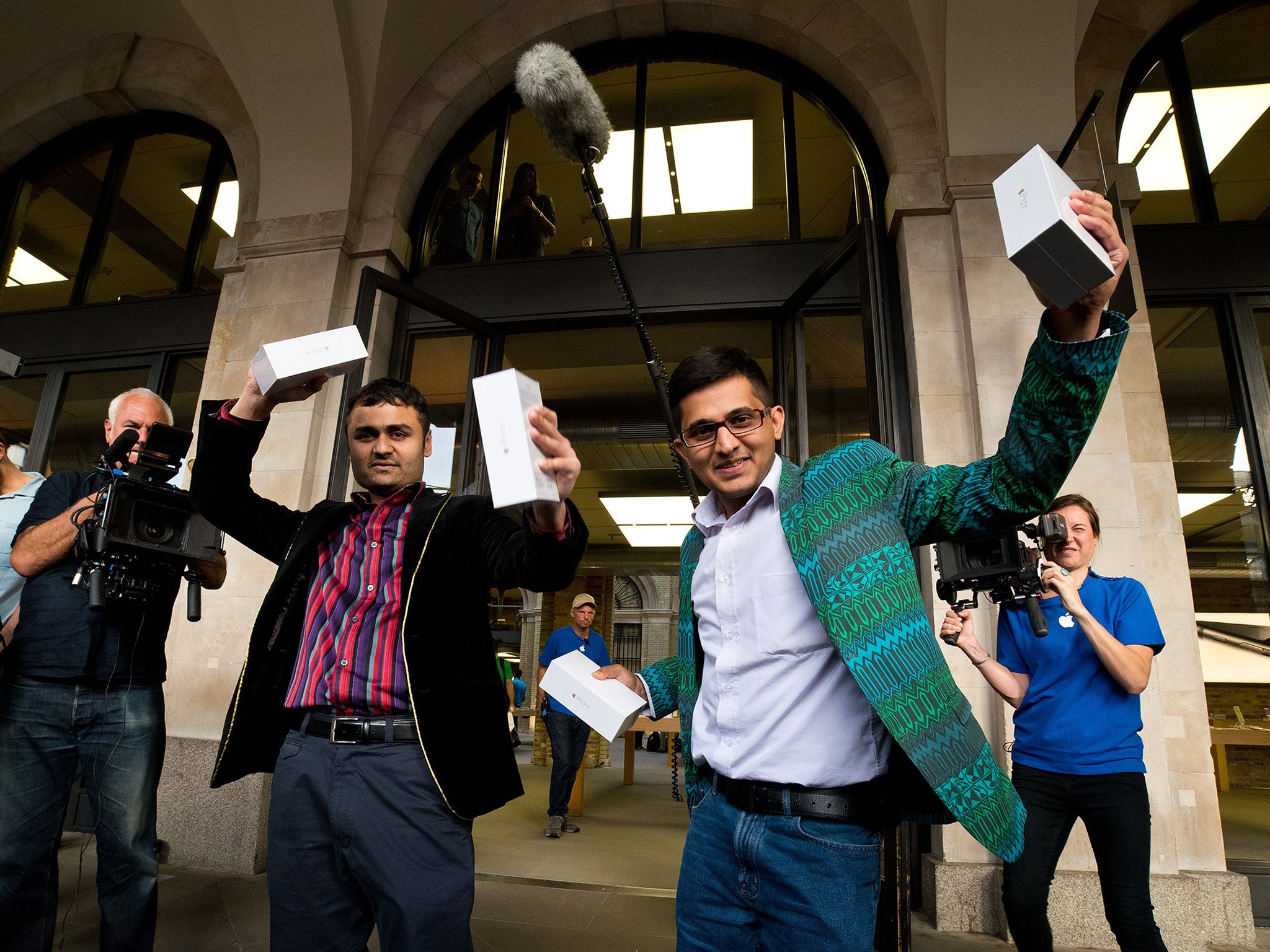 Shoppers in Covent Garden, London, celebrate after they were the first to buy the iPhone 6, released yesterday