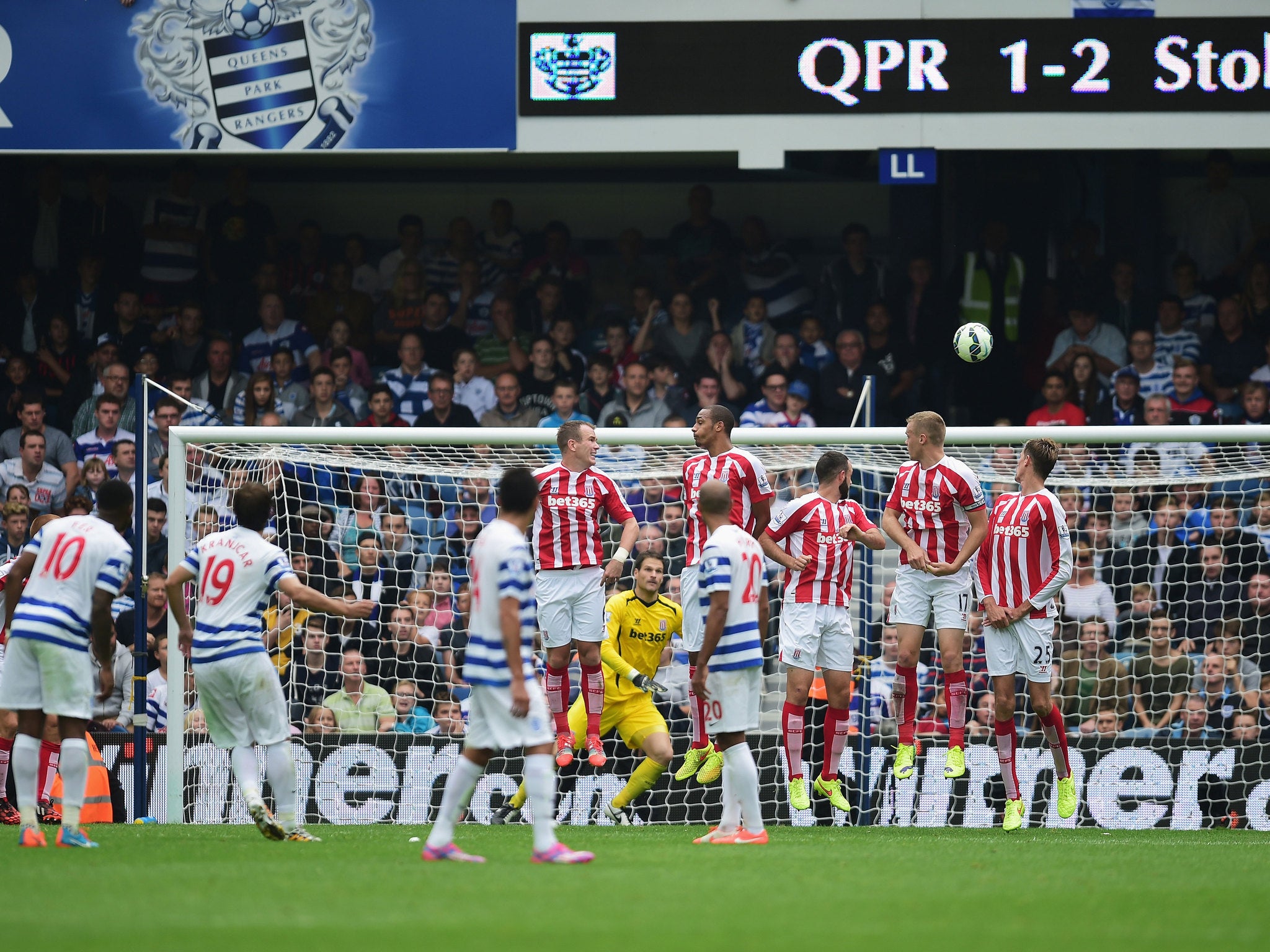 Niko Kranjcar scores a beautiful free-kick