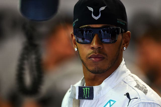 Lewis Hamilton will start the Singapore Grand Prix from pole