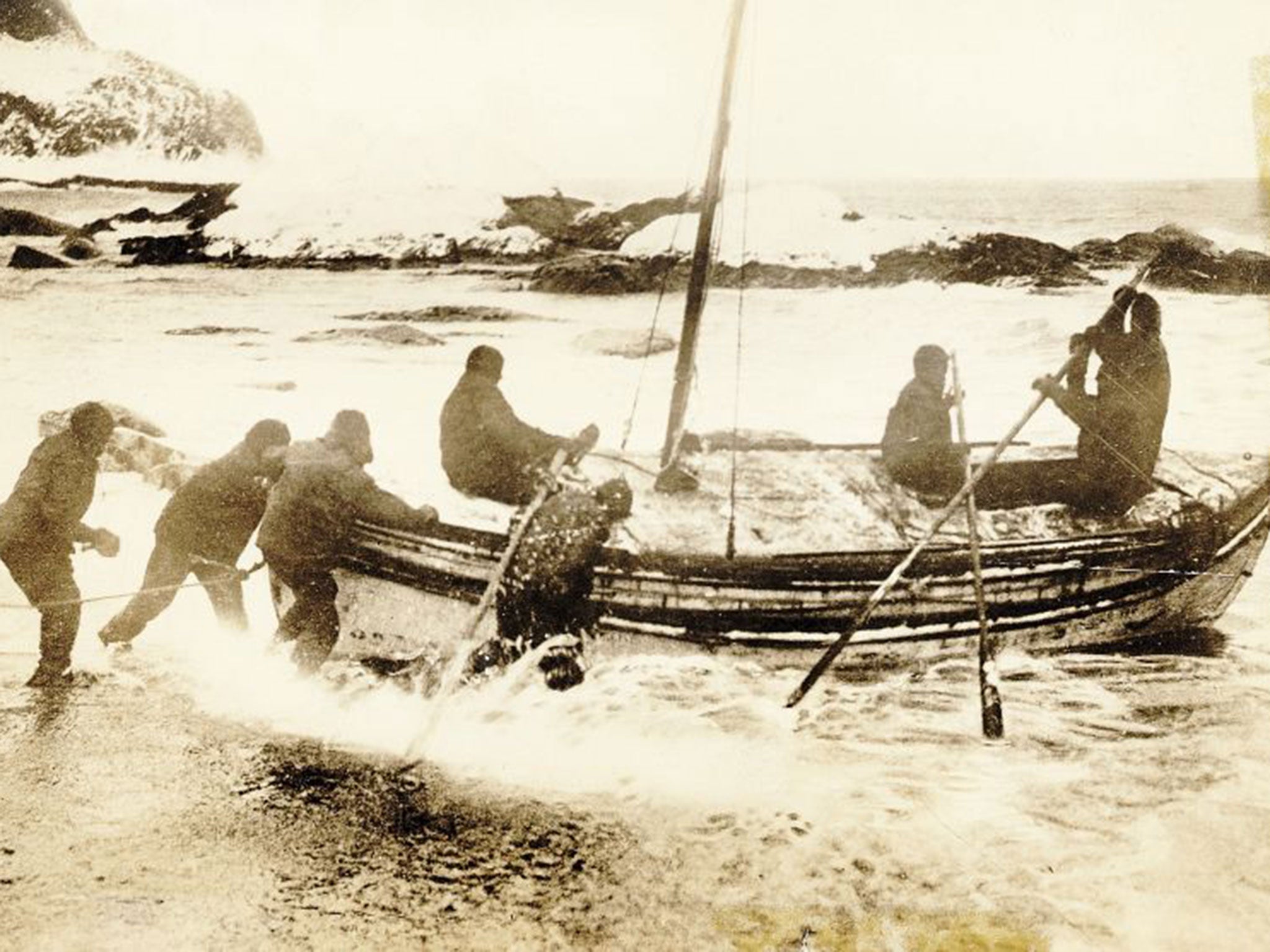 Shackleton with his expedition crew leaving Elephant Island in 1916