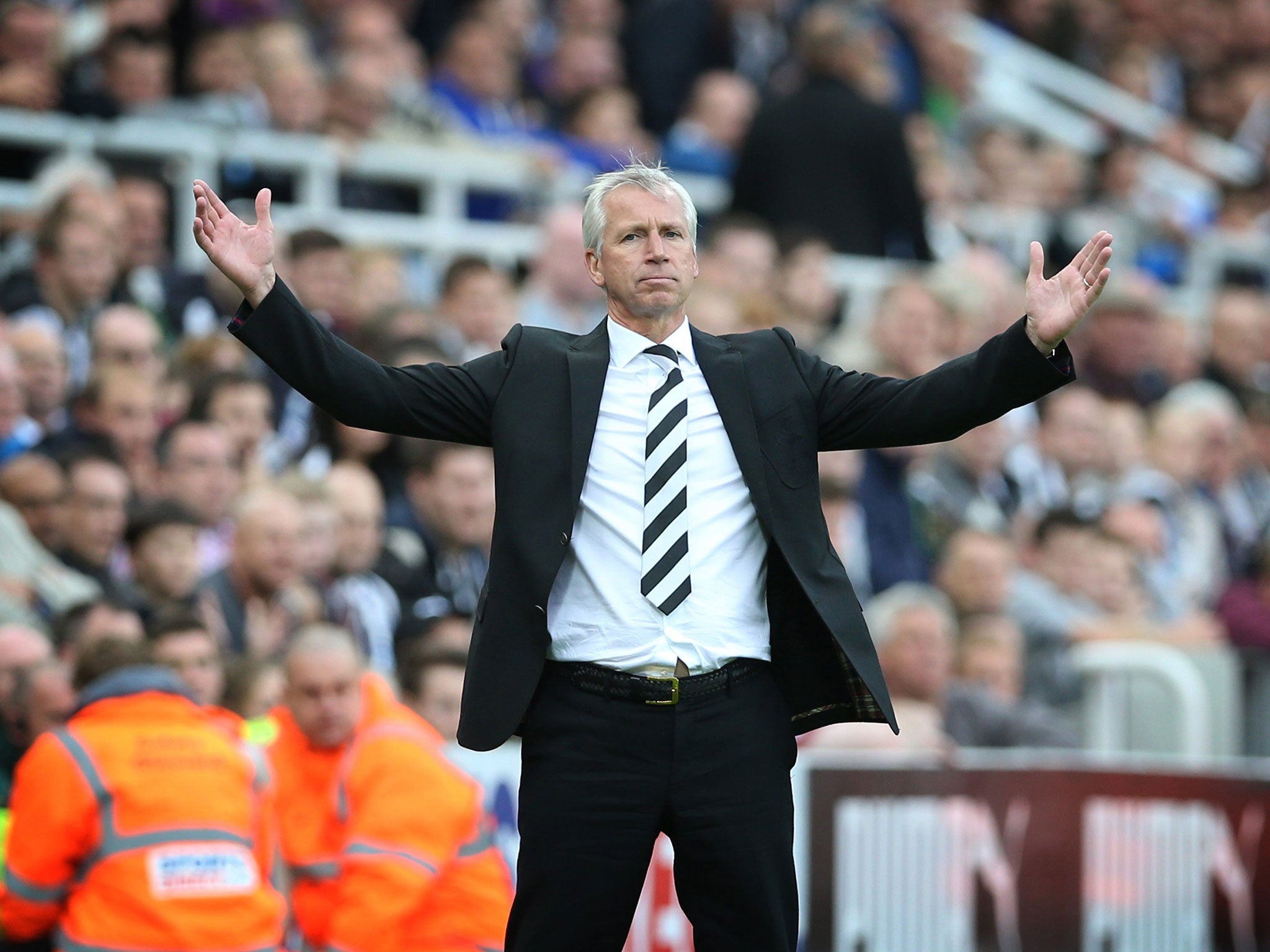Alan Pardew urges his players on against Hull and got a response as they fought back to draw 2-2