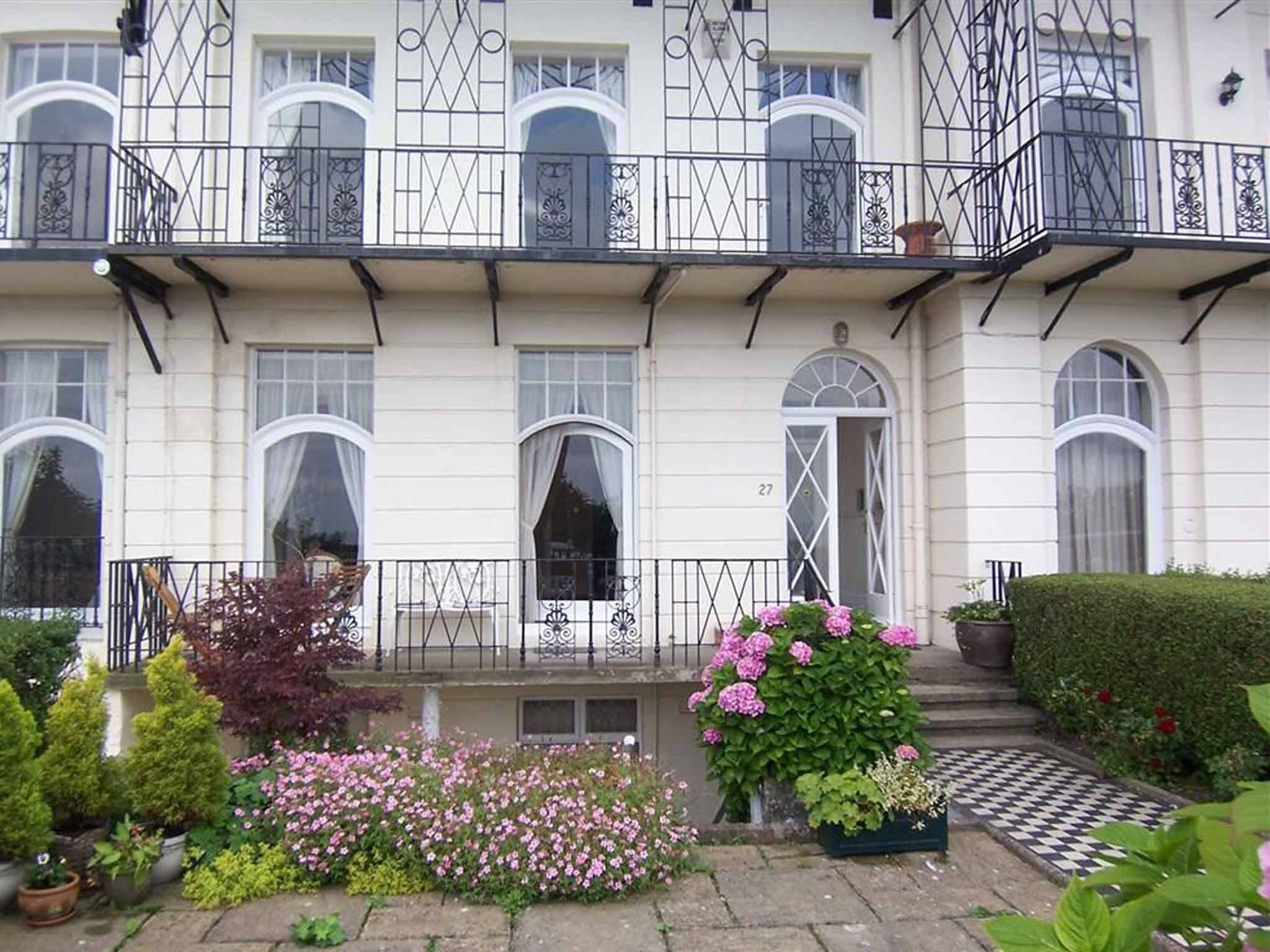 Three bedroom flat for sale, Esplanade, Scarborough YO11. On with CPH Property Services for £249,950
