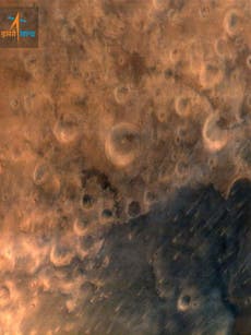 India's Mars satellite sends first images of Red Planet