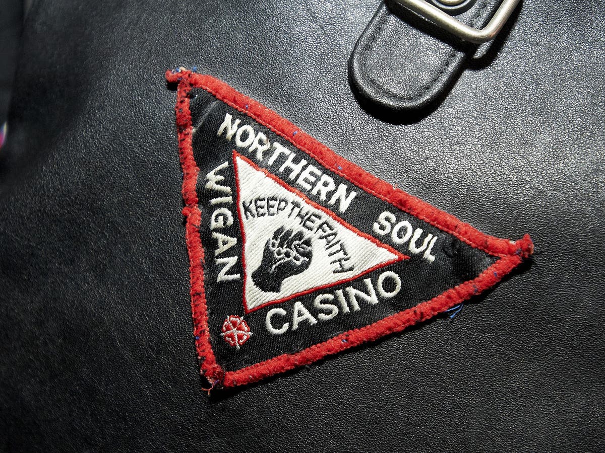 Right to win. Патчи черно красные белые. Northen Soul блэкчопс. Патчи чёрные фирмы Baileys. Black Patch 1957.