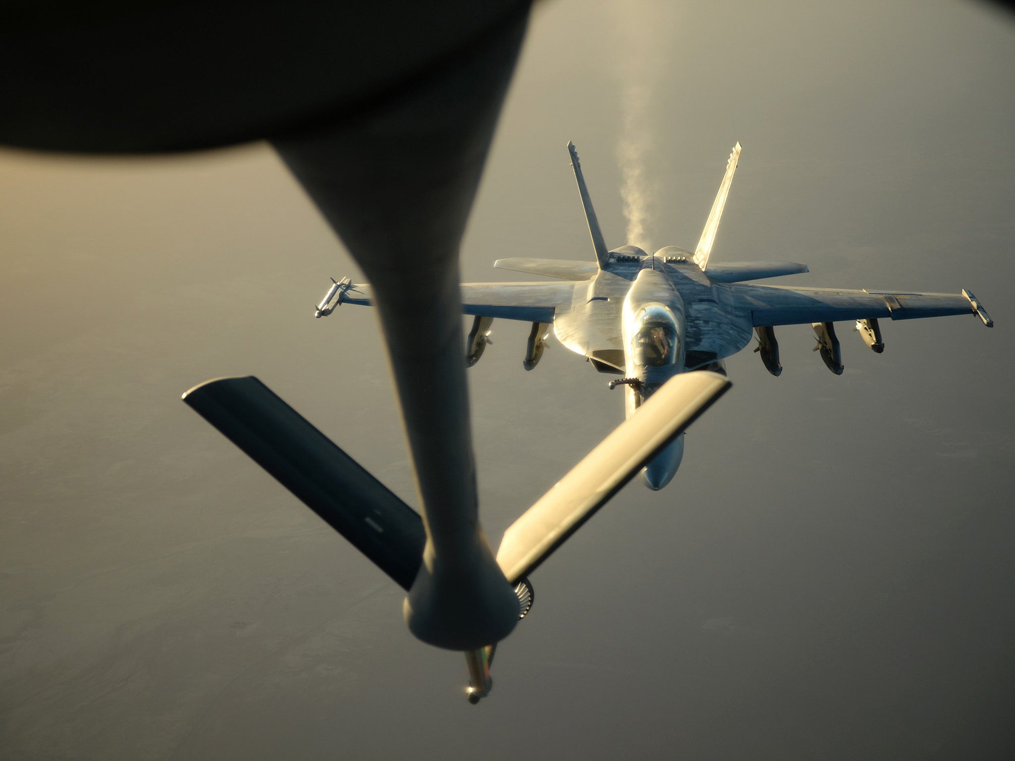 A US Navy jet refuels over northern Iraq