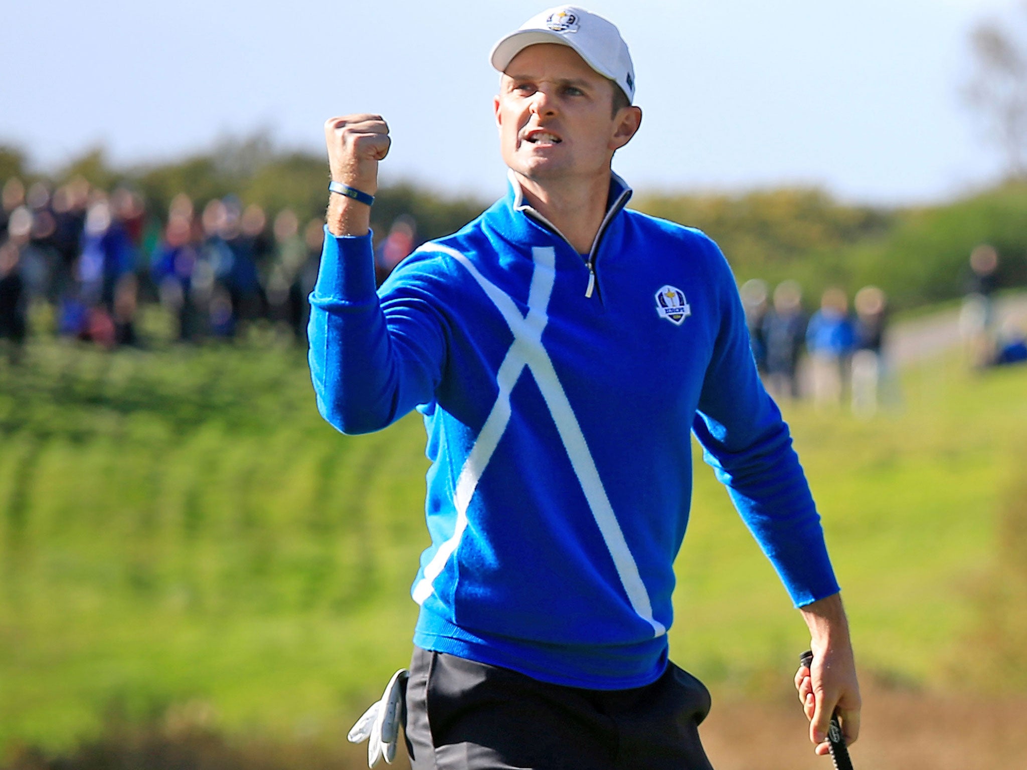 Justin Rose celebrates holing a putt during his afternoon foursomes win with Henrik Stenson