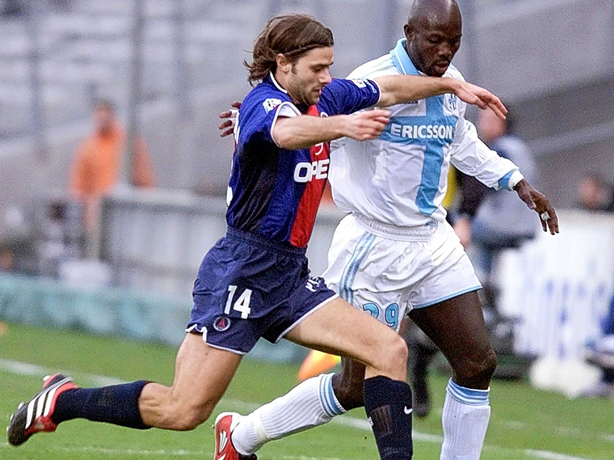 Pochettino takes on George Weah in his PSG days