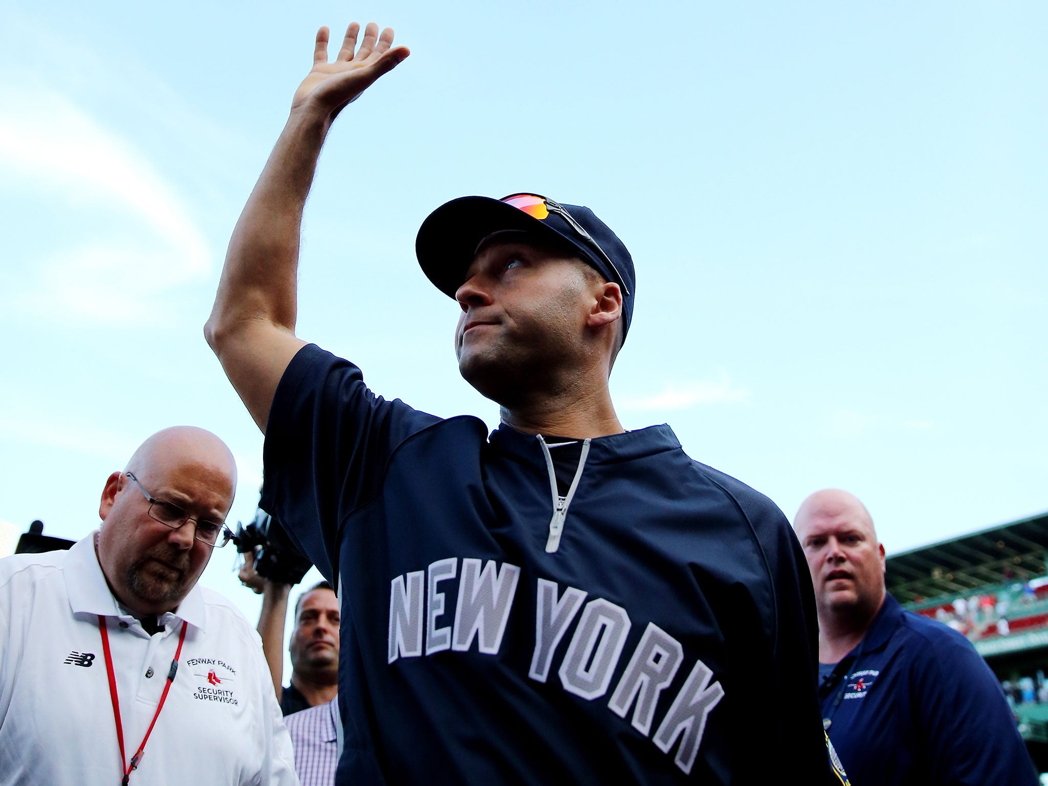 Derek Jeter waves farewell to the crowd upon his retirement
