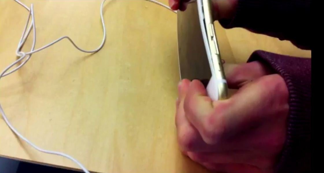 Two teenagers have filmed themselves bending an iPhone 6 in an Apple store