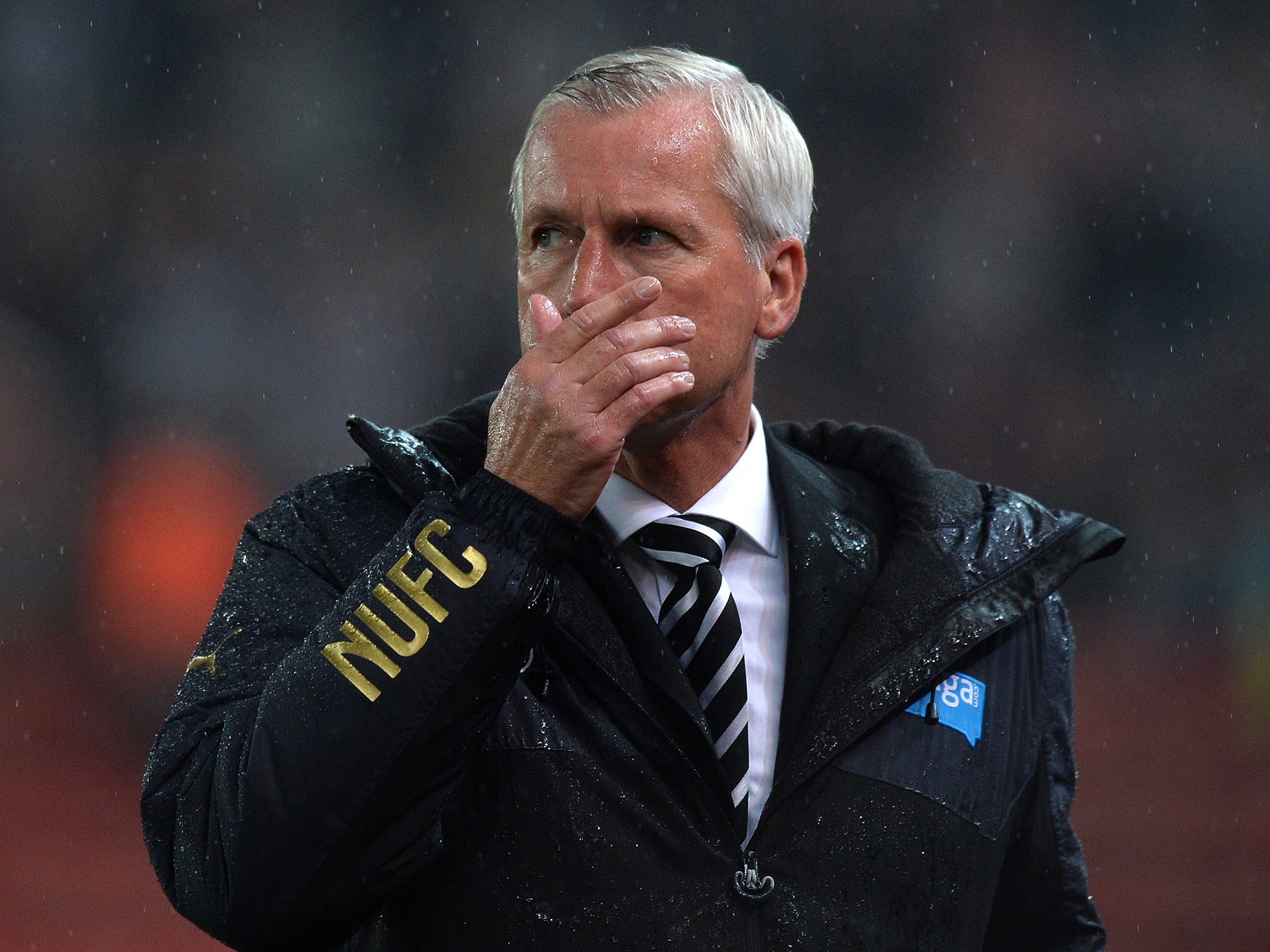 Alan Pardew at the match between Newcastle and Stoke
