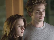 Stephanie Meyer reimagines Twilight with Bella a boy and Edward a girl