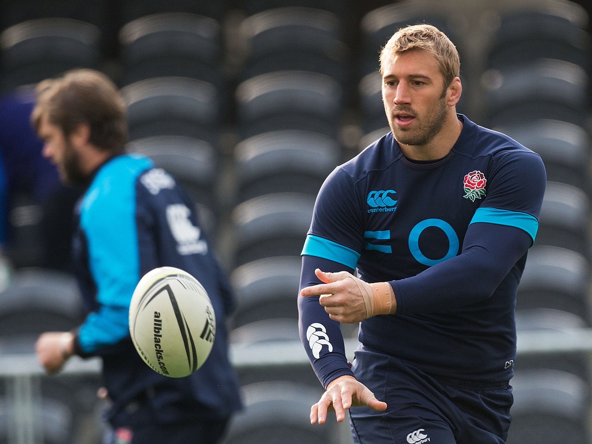 England captain Chris Robshaw warms up