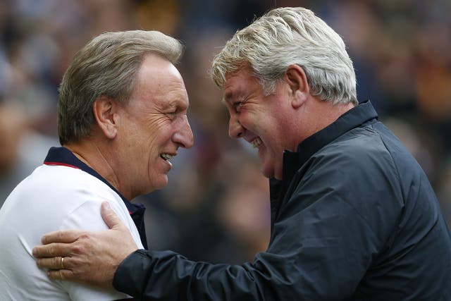 Hull manager Steve Bruce with Crystal Palace's manager Neil Warnock 