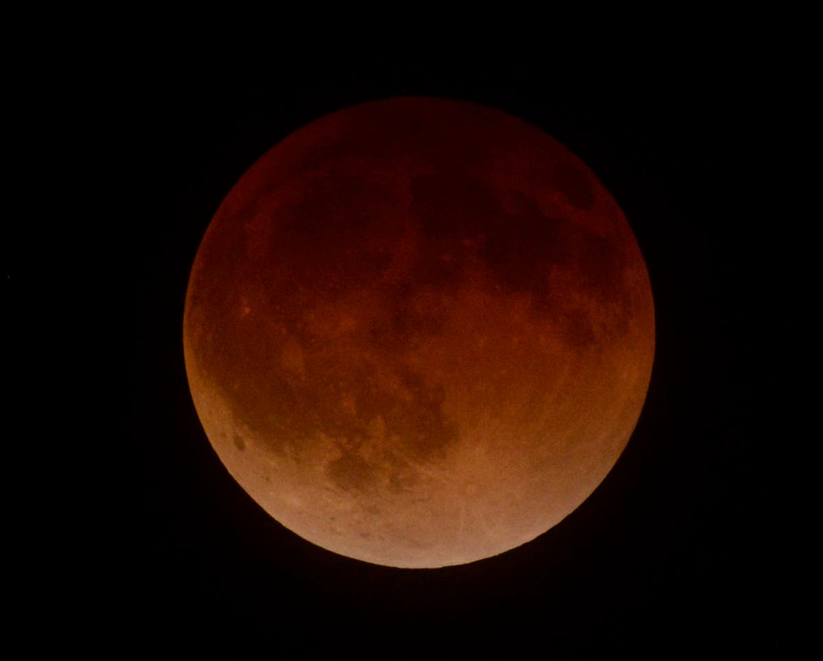 Кровавая луна 7. Гриффит Кровавая Луна. Лунное затмение. Красная Луна. Лунное затмение фотографии.