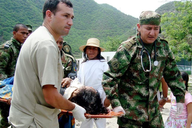 Colombian soldiers pick indigenous up in a helicopter to take them to receive medical treatment in Santa Marta. Eleven indigenous from the Wiwa ethnic group died after being hit by lightning as they performed a ceremony on a mountain of the Sierra Nevada 