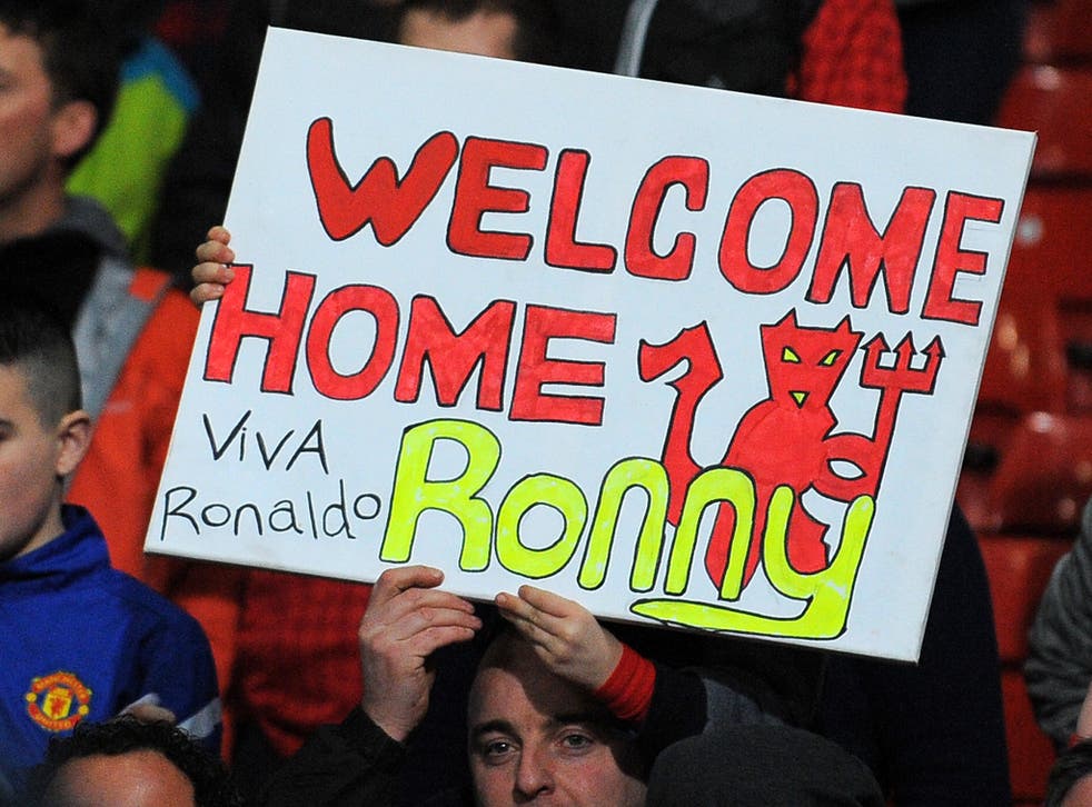 Manchester United fans welcome Ronaldo back to Old Trafford in 2013