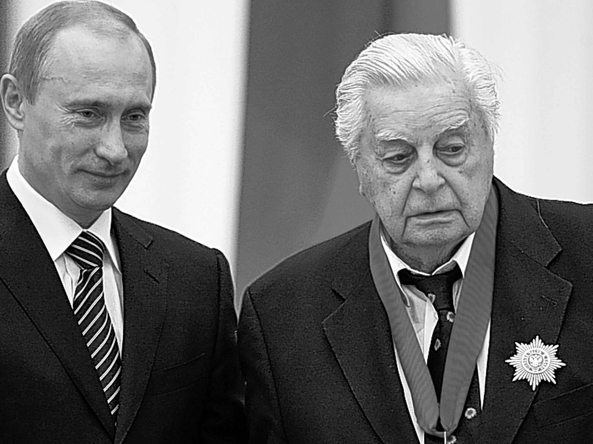 Lyubimov, right, poses for a photo with Vladimir Putin at an awards ceremony in 2007