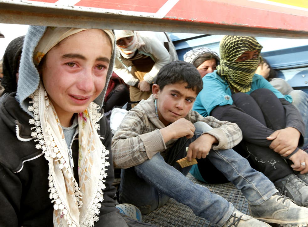 Kurdish refugees cross the border near Kobani