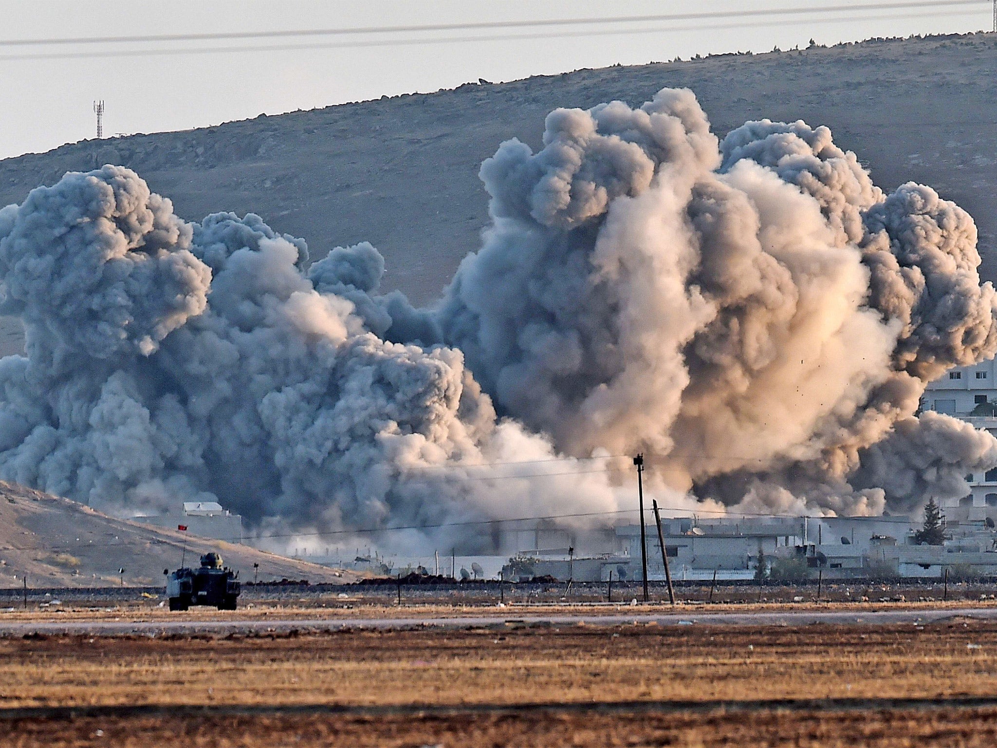 Smoke from air strikes against Isis in Kobani can be seen from across the border in Mursitpinar, Turkey