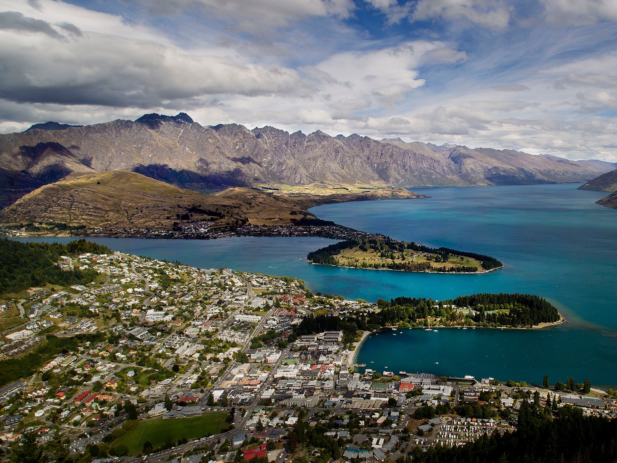 The city of Queenstown on the shores of Lake Wakatipu with the Remarkables mountain range in the background.