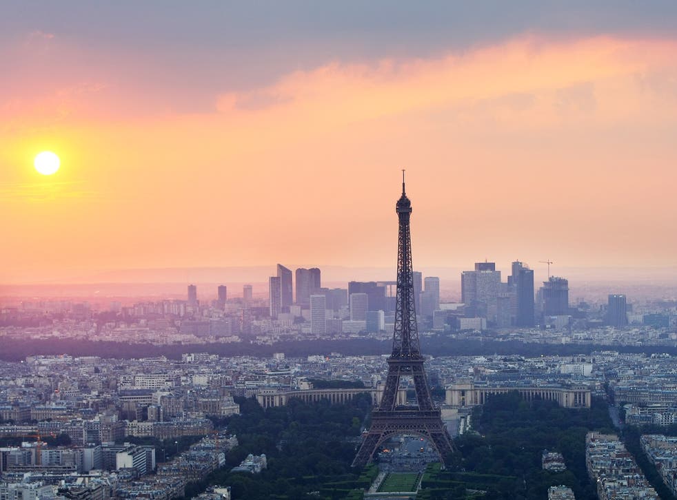 Up to 2.5 million French people now live abroad