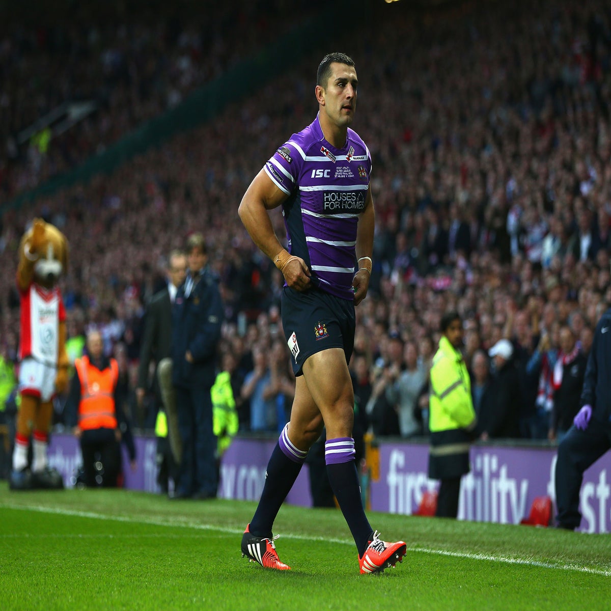Super League: Champions Wigan Warriors hunted as rivals chase their crown