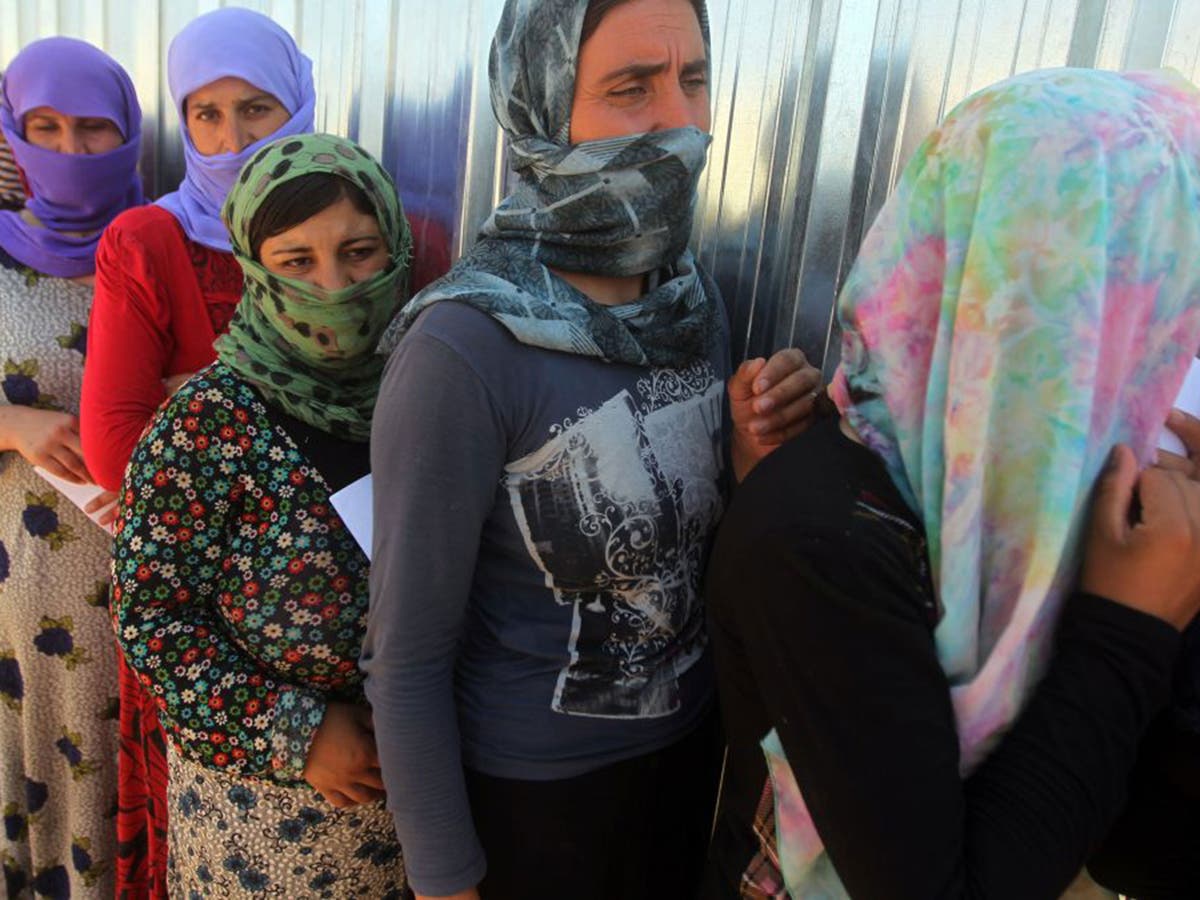 Isis Brings Back Slavery Yazidi Girls Sold To Isis Fighters As Concubines For 1000 The 8580