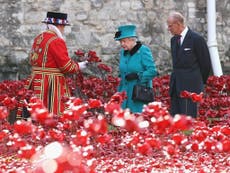 QUEEN PAYS TRIBUTE TO FIRST WORLD WAR DEAD
