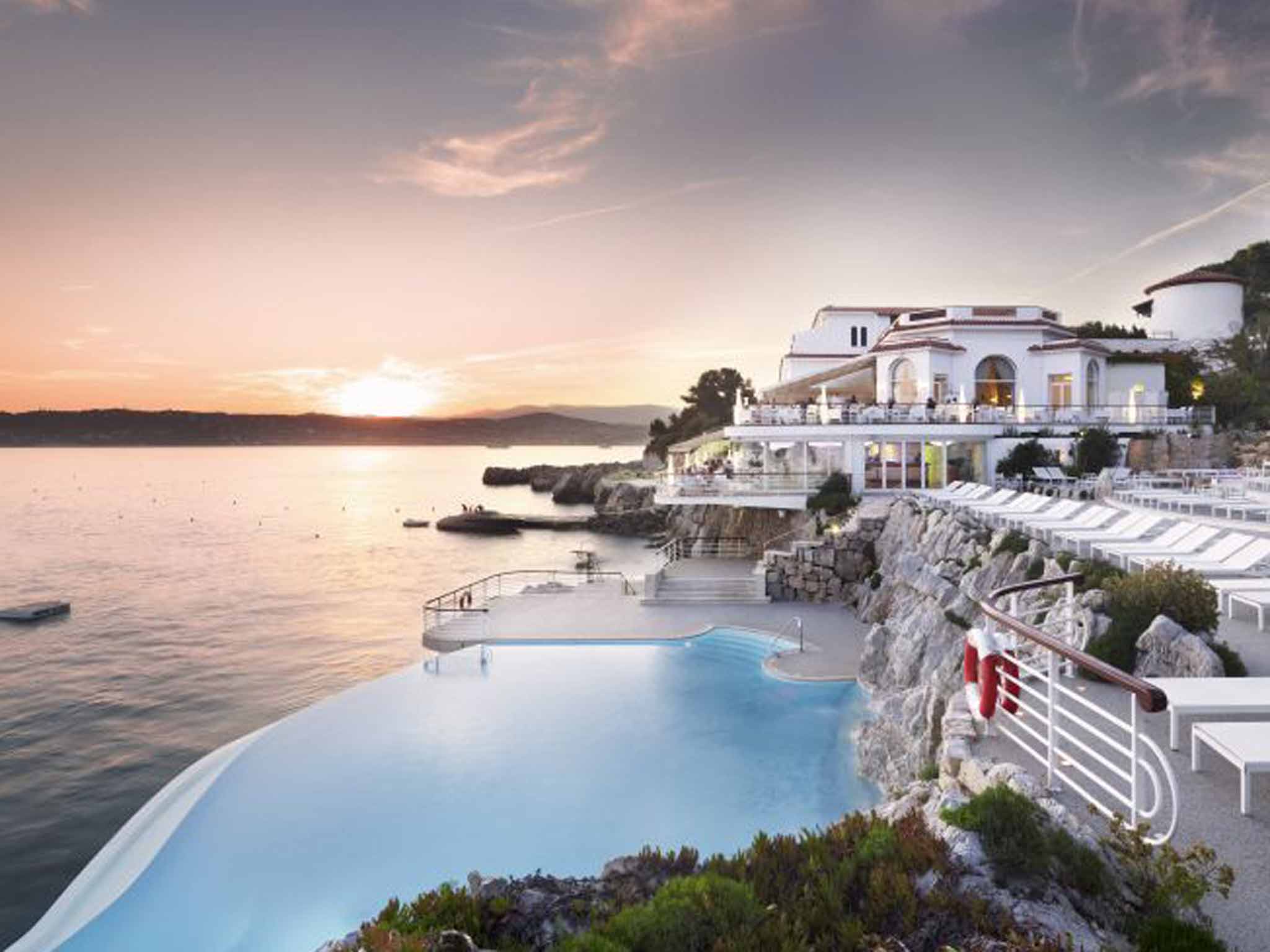 Guests enjoying an event at the luxury Hotel du Cap were left terrified
