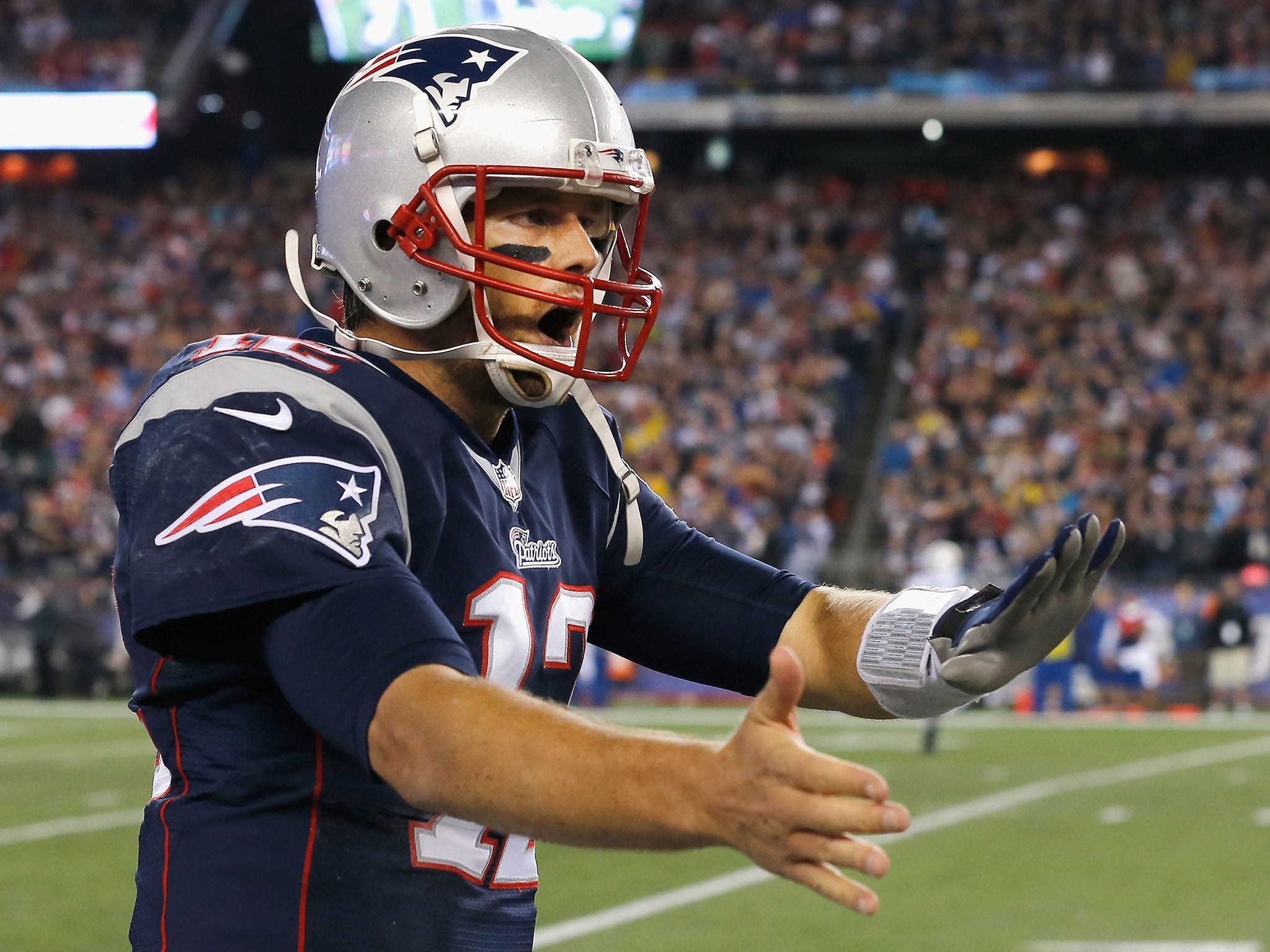 Tom Brady makes the calls for the Patriots during their victory over the Jets