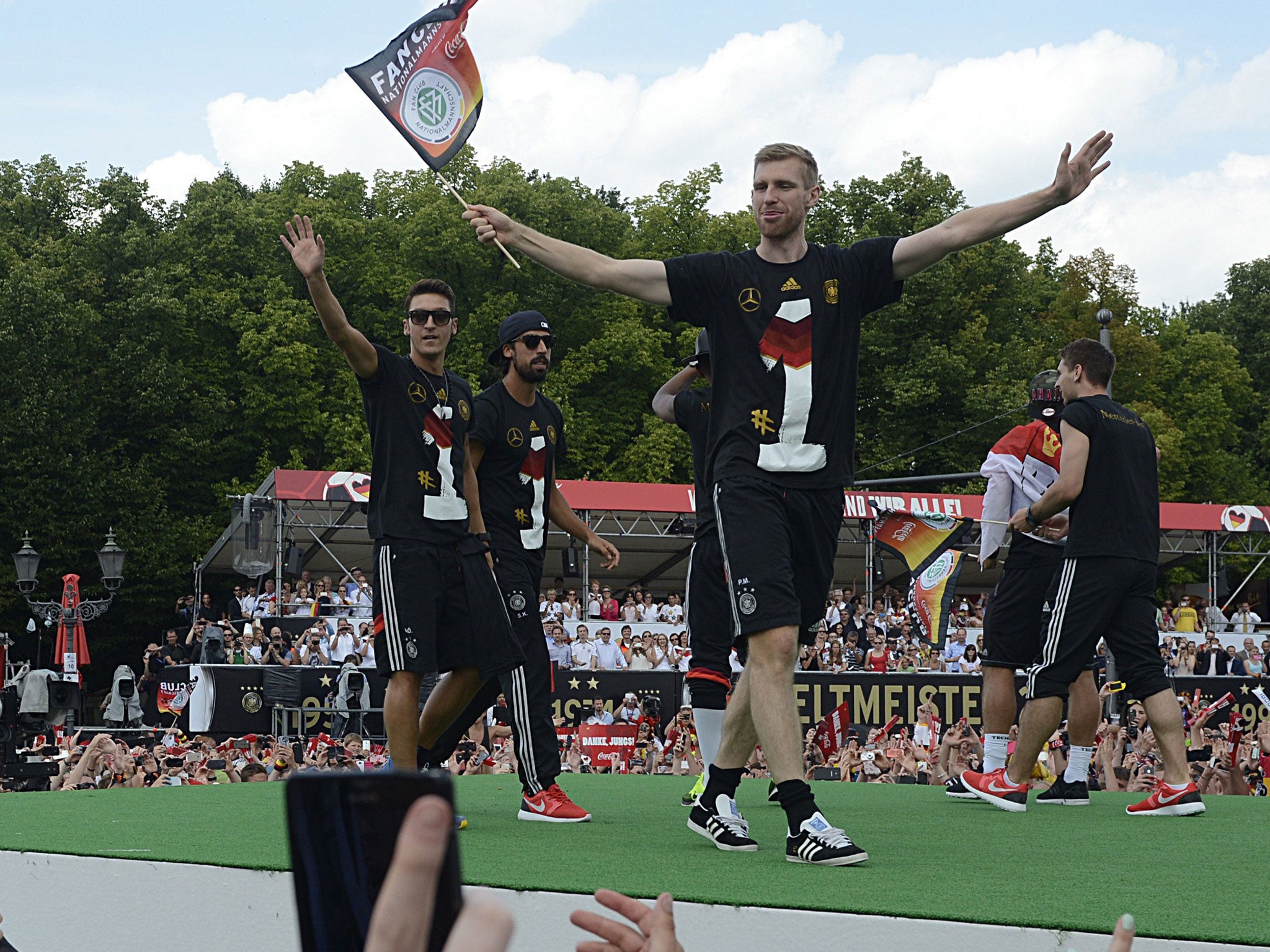 Per Mertesacker celebrates the World Cup triumph in Berlin