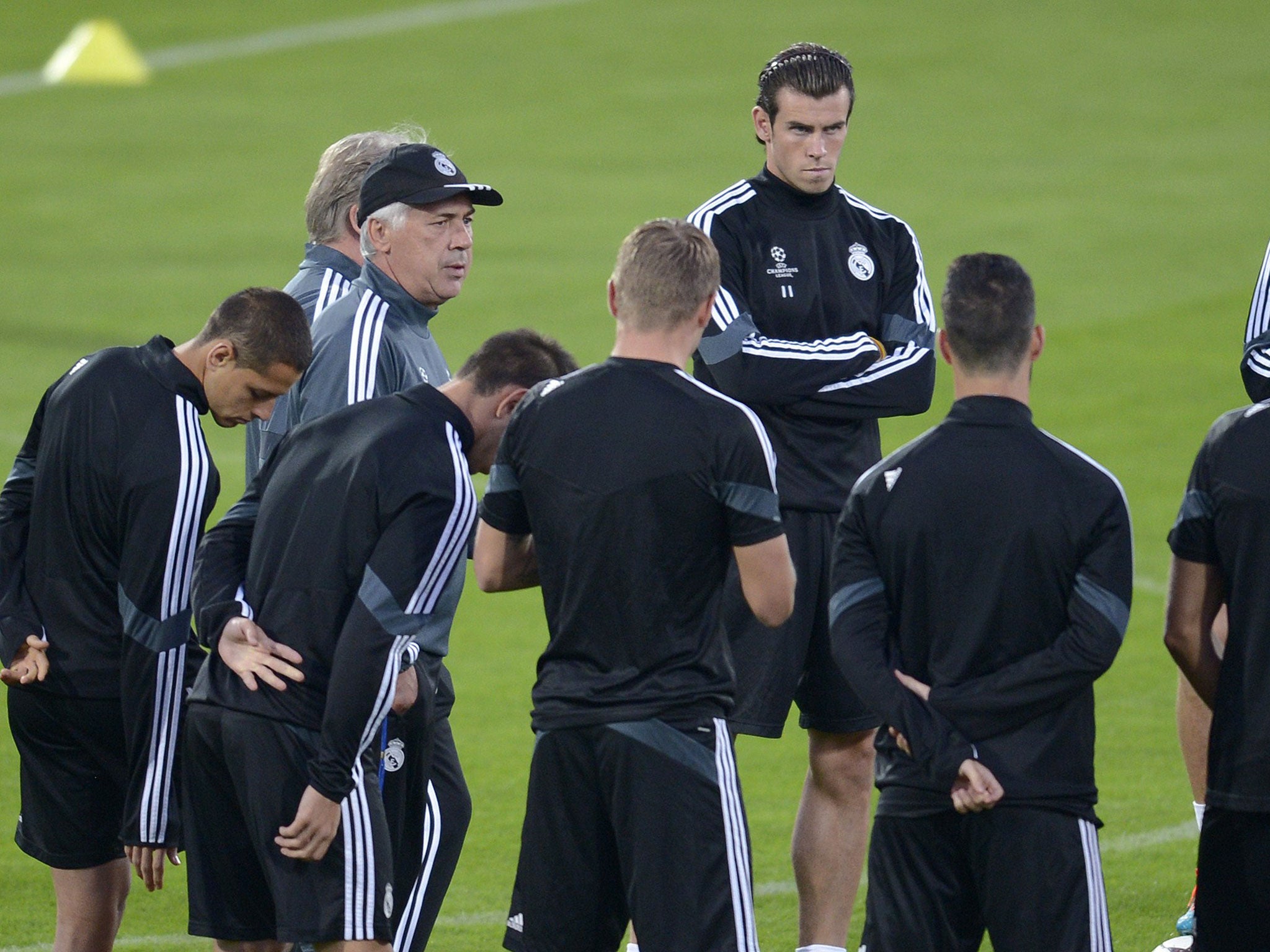 Ancelotti with his squad