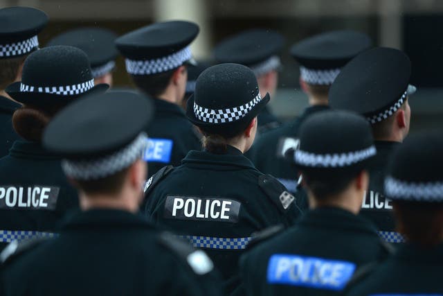Criminals would be awaiting police raids with the kettle on after tip-offs from corrupt officers, a 2003 report said