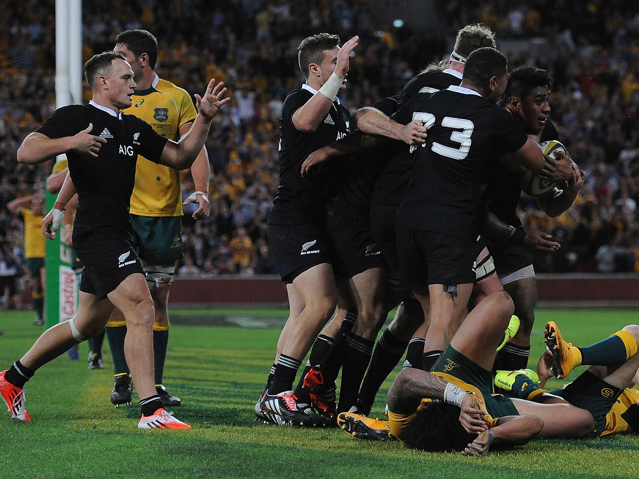 New Zealand celebrate Malakai Fekitoa's try