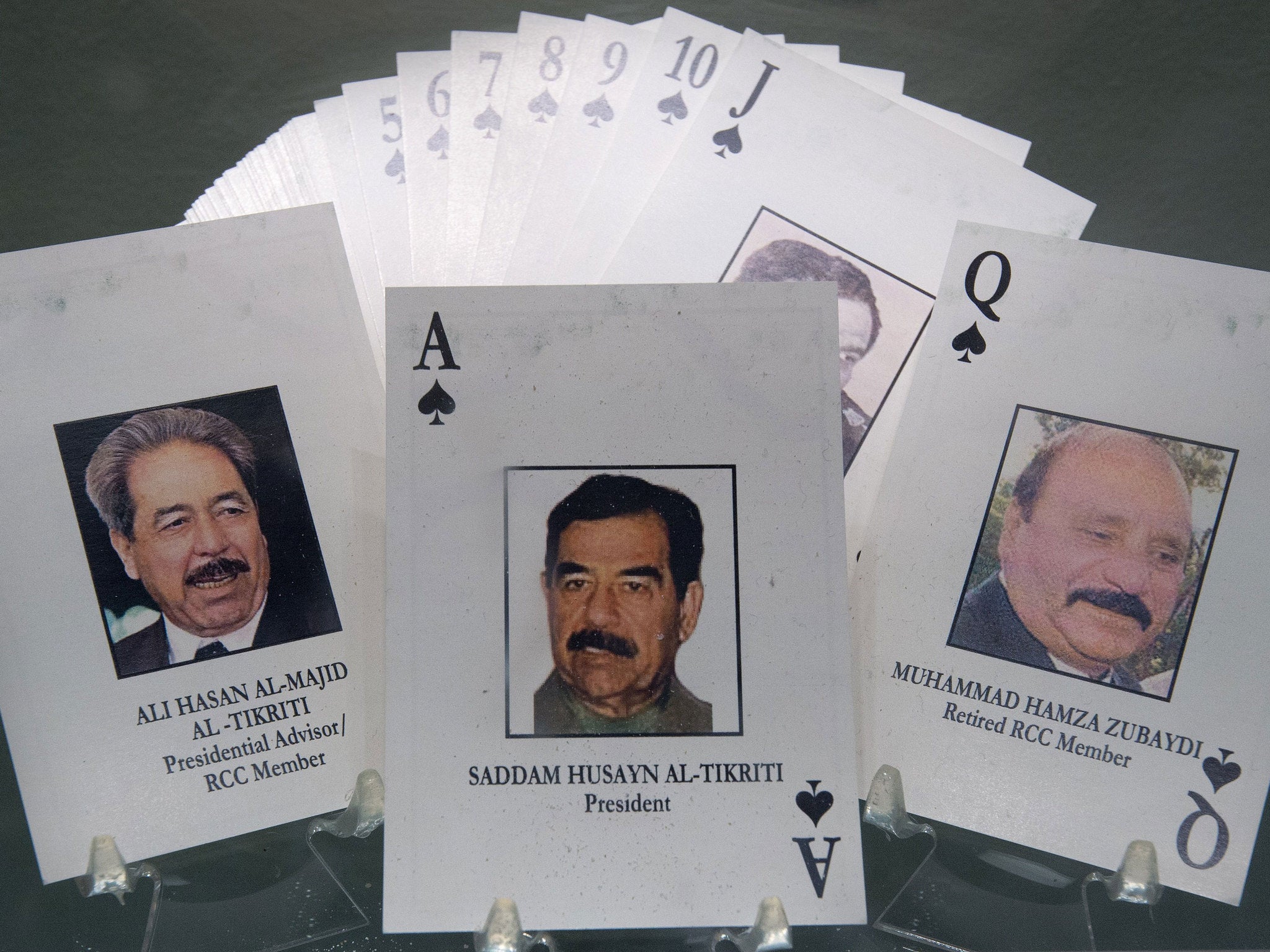 " Irak Most Wanted" Juego de Cartas Saddam Hussein Personality Identificación 