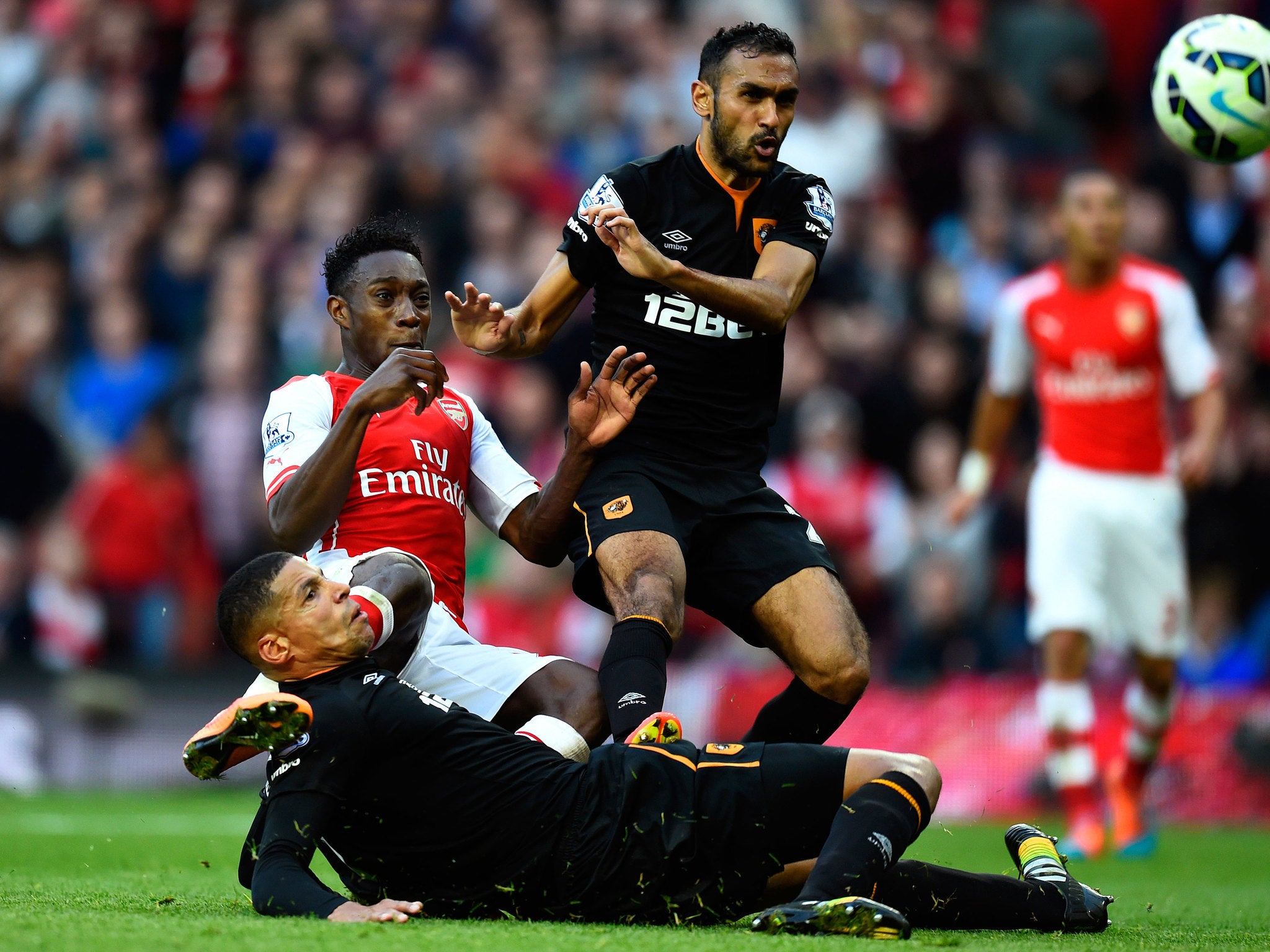 Danny Welbeck scores Arsenal's late equaliser