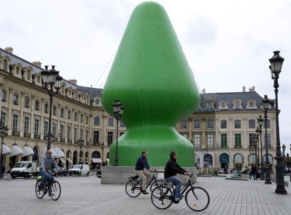 Paul McCarthy’s inflatable Tree artwork in Place Vendôme, Paris