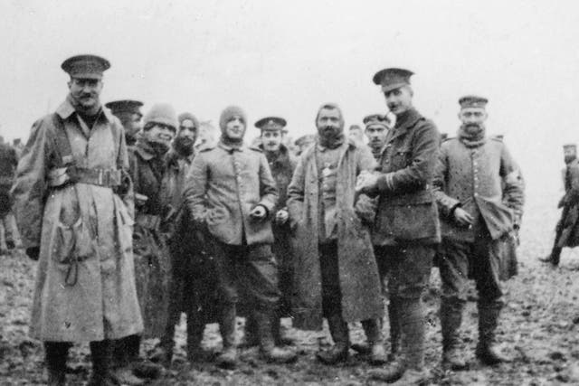 German and English soldiers, Christmas 1914