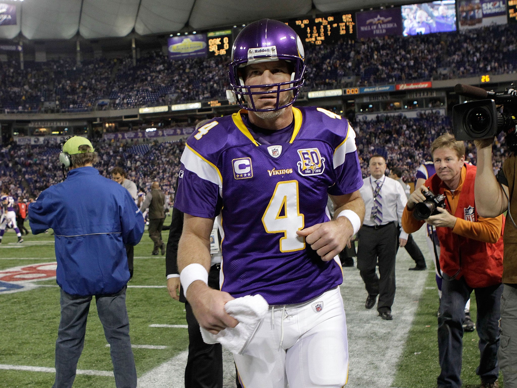 Photo gallery: Manning breaks Favre's TD record, beat 49ers 42-17