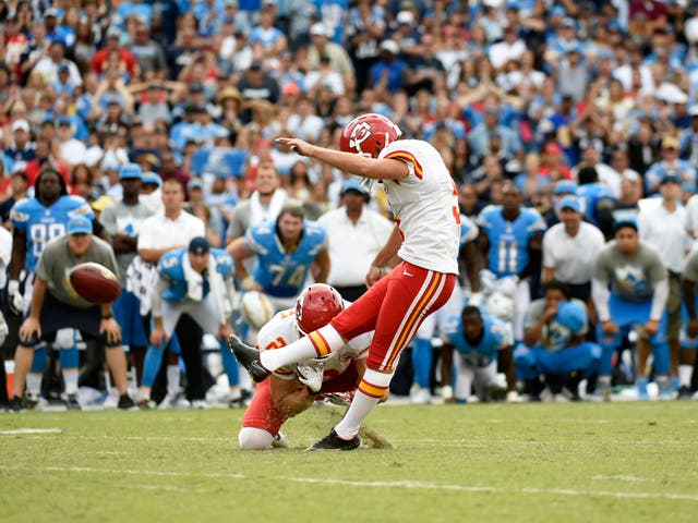 NFL round-up: Peyton Manning breaks Brett Favre's all-time touchdown ...