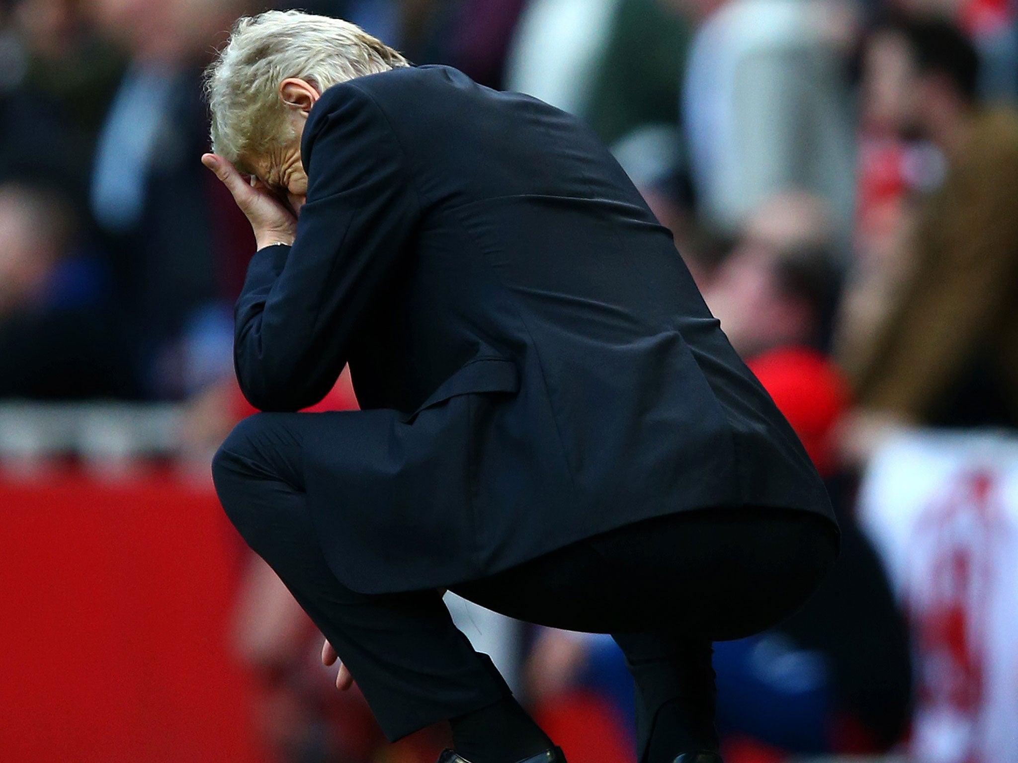 Arsene Wenger reacts to Arsenal conceding a goal to Hull during the 2-2 draw