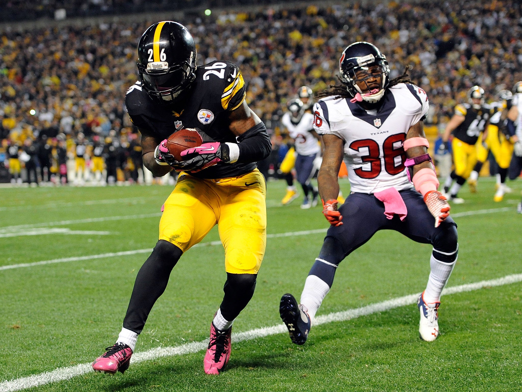 Le'Veon Bell catches a two-yard pass for a touchdown