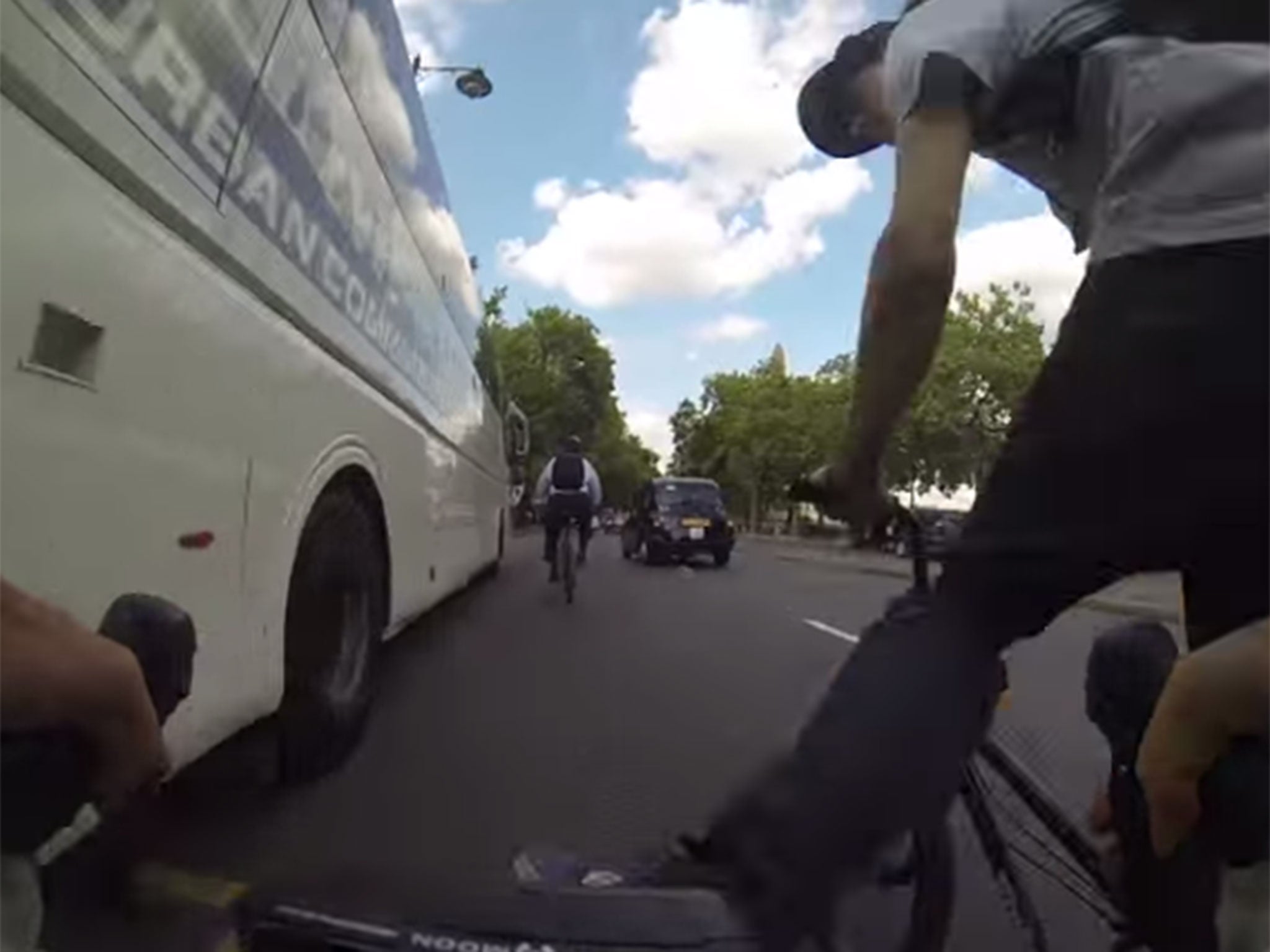 Cyclist-on-cyclist road rage filmed by Raphael Carrondo, who was lucky to escape alive.