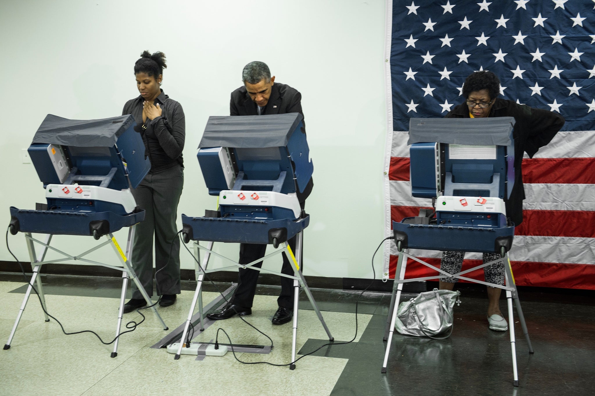 President Barack Obama casts a ballot in early voting for the 2014 midterm elections at the Dr. Martin Luther King Community Service Center October 20, 2014 in Chicago, Illinois.