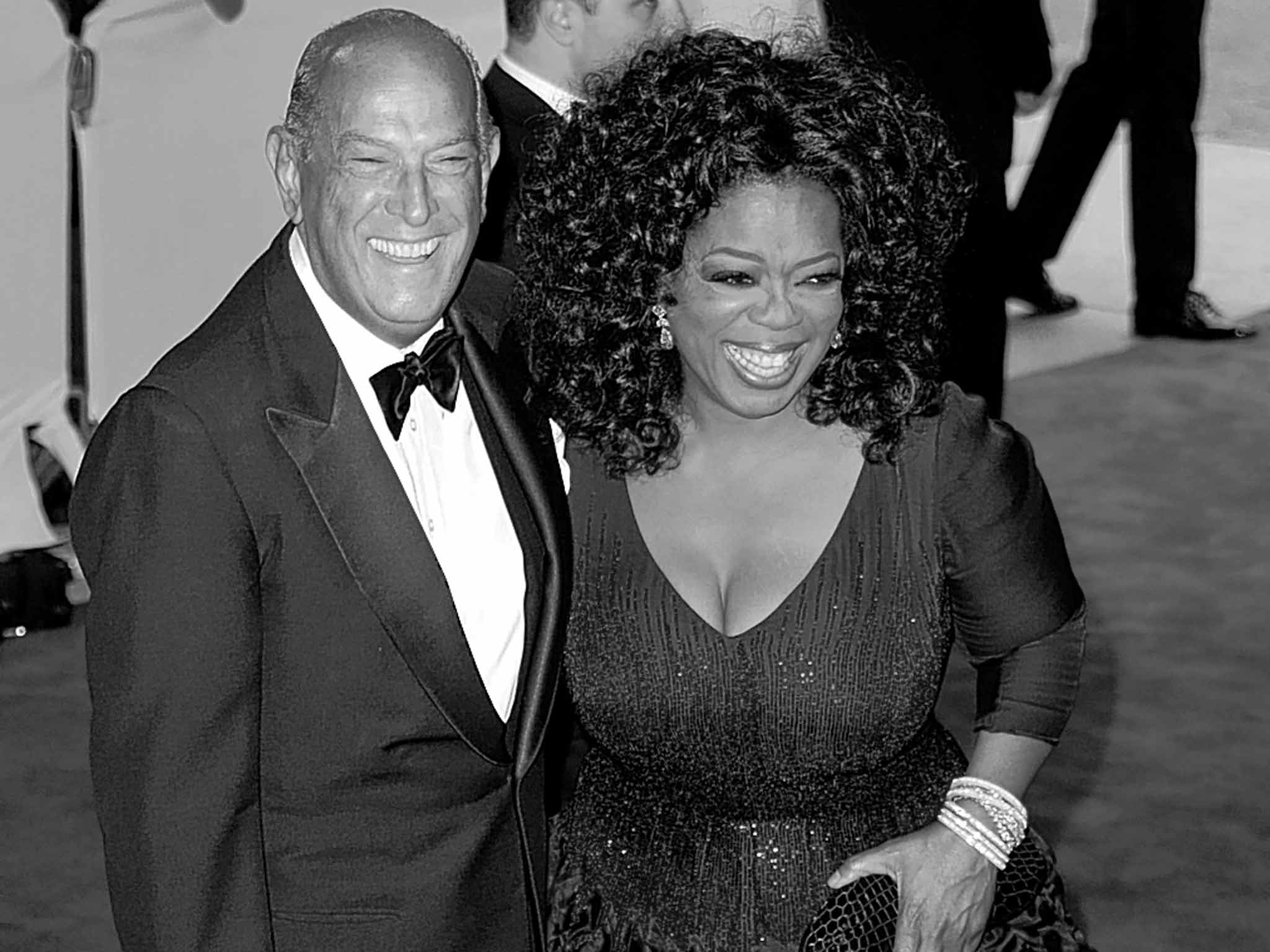 De la Renta with Oprah Winfrey at a benefit gala in 2010; he assiduously networked among America's elite
