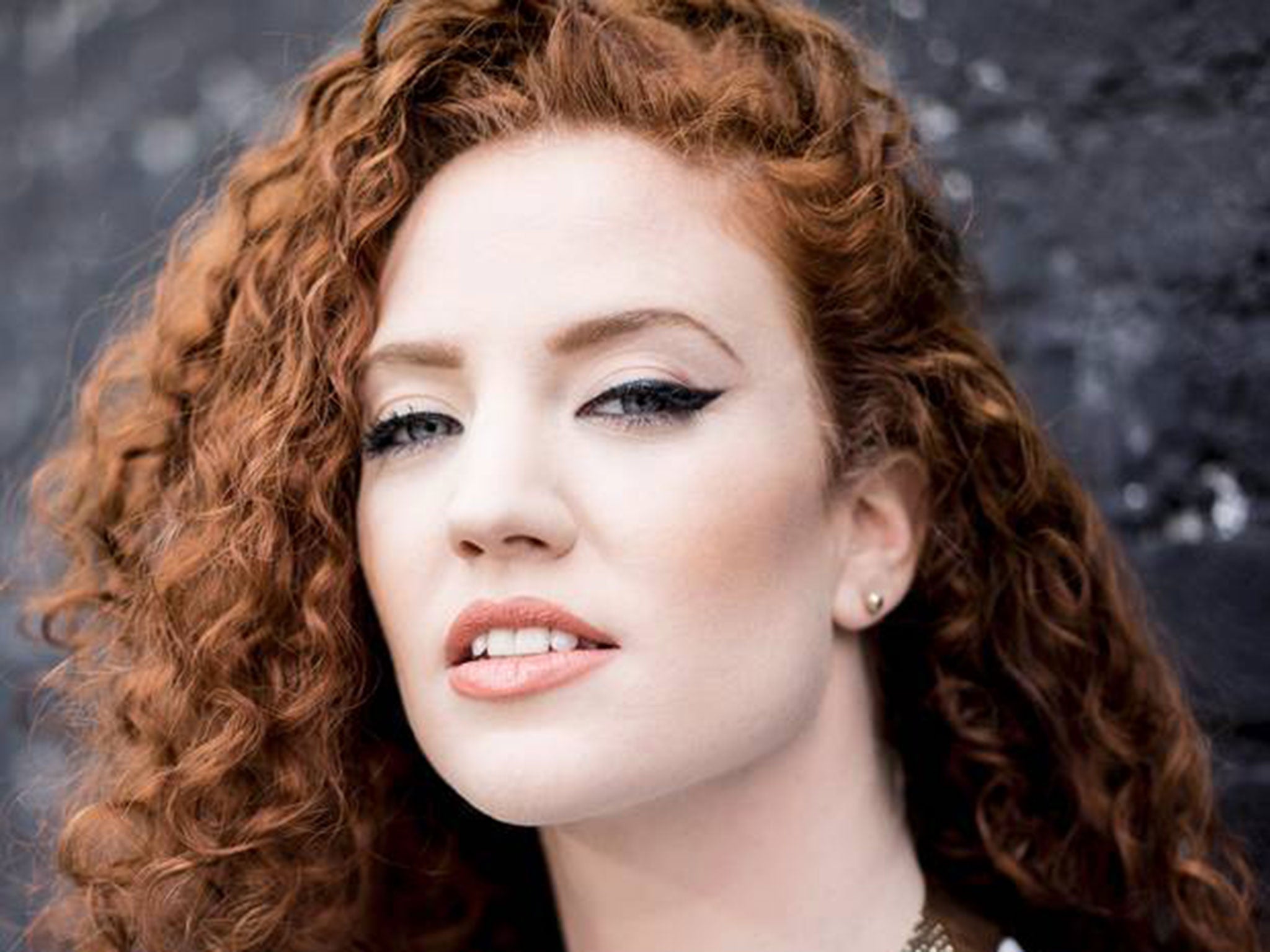 Jess Glynne Stright Hair