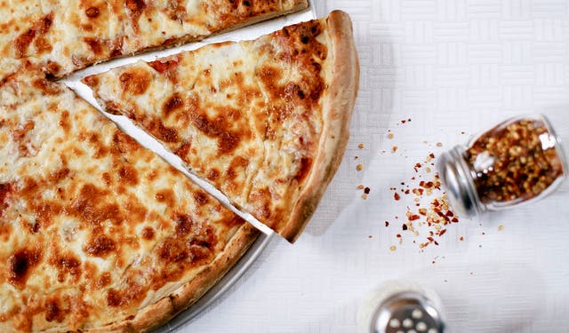 This 'Woman Calls Police To Order Pizza' Story Isn't Going Where You're Expecting | The Independent | The Independent