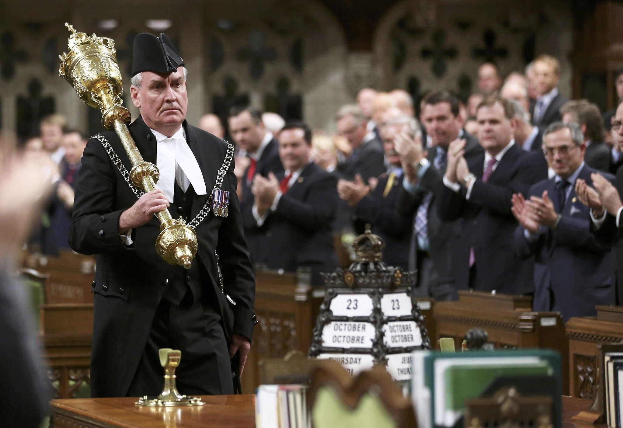 Kevin Vickers gets a standing ovation in Canadian parliament