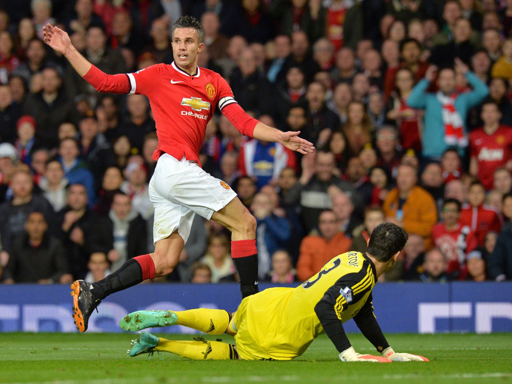 Thibaut Courtois saves an effort from Robin van Persie