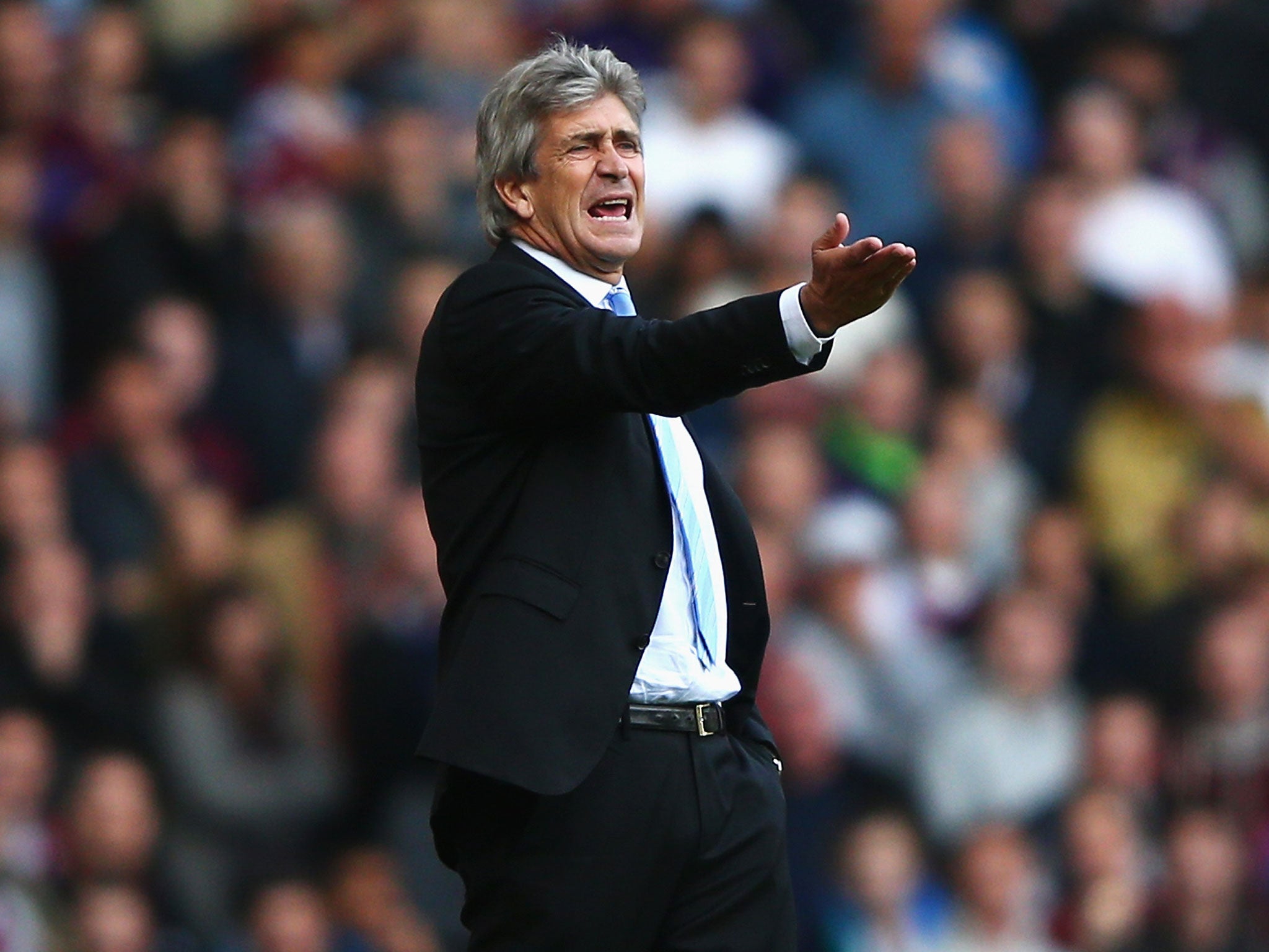 Manuel Pellegrini gestures during Manchester City's 2-1 defeat to West Ham